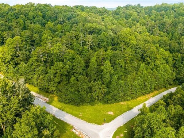 177 Hickory Way, LaFollette, TN 37766