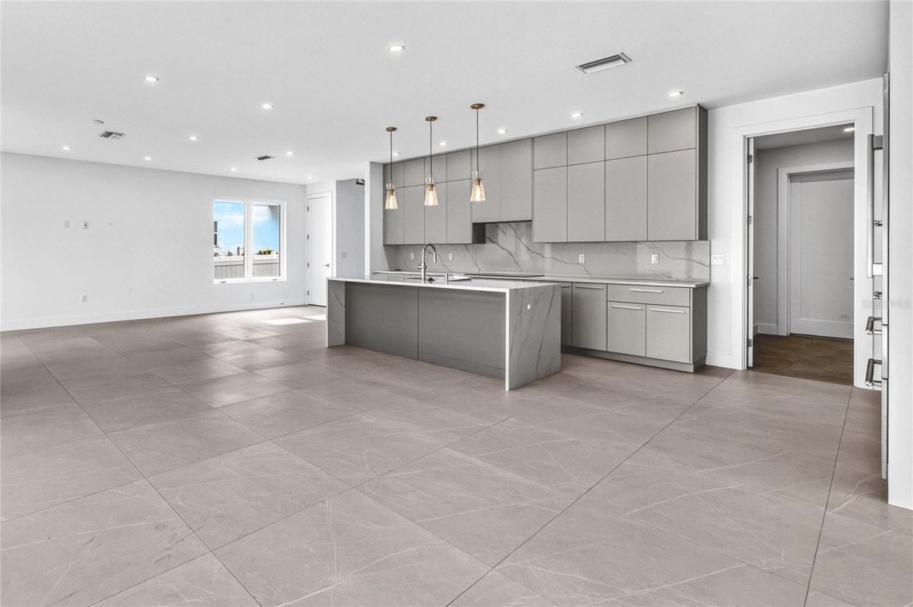 2590 Floyd Street, Sarasota, FL 34239 Photo