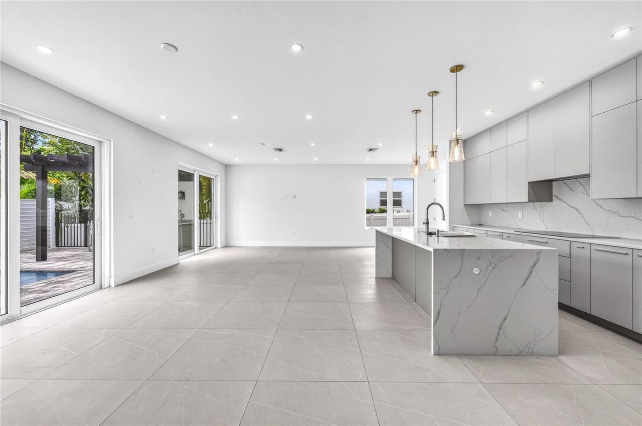 2590 Floyd Street, Sarasota, FL 34239 Photo