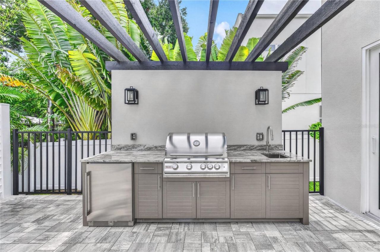 2590 Floyd Street, Sarasota, FL 34239 Photo
