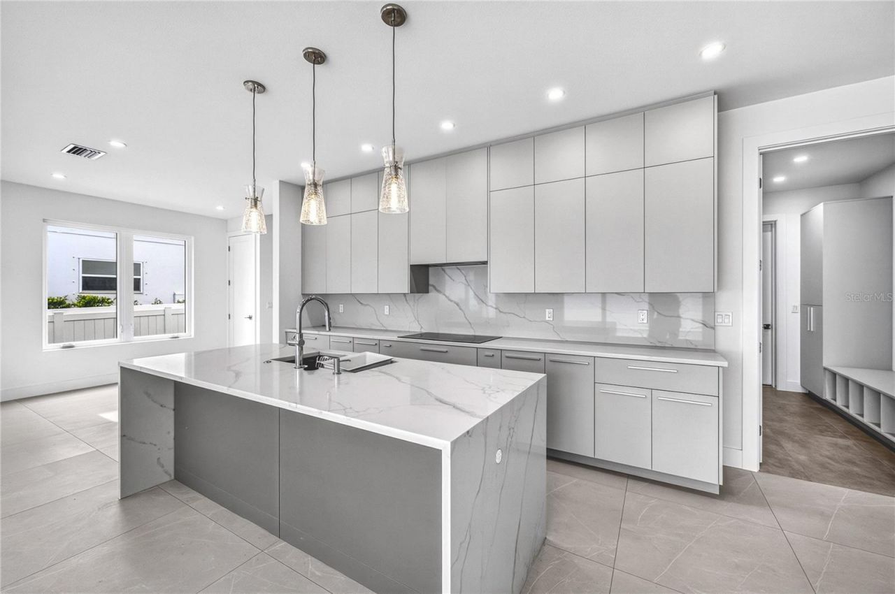 2590 Floyd Street, Sarasota, FL 34239 Photo