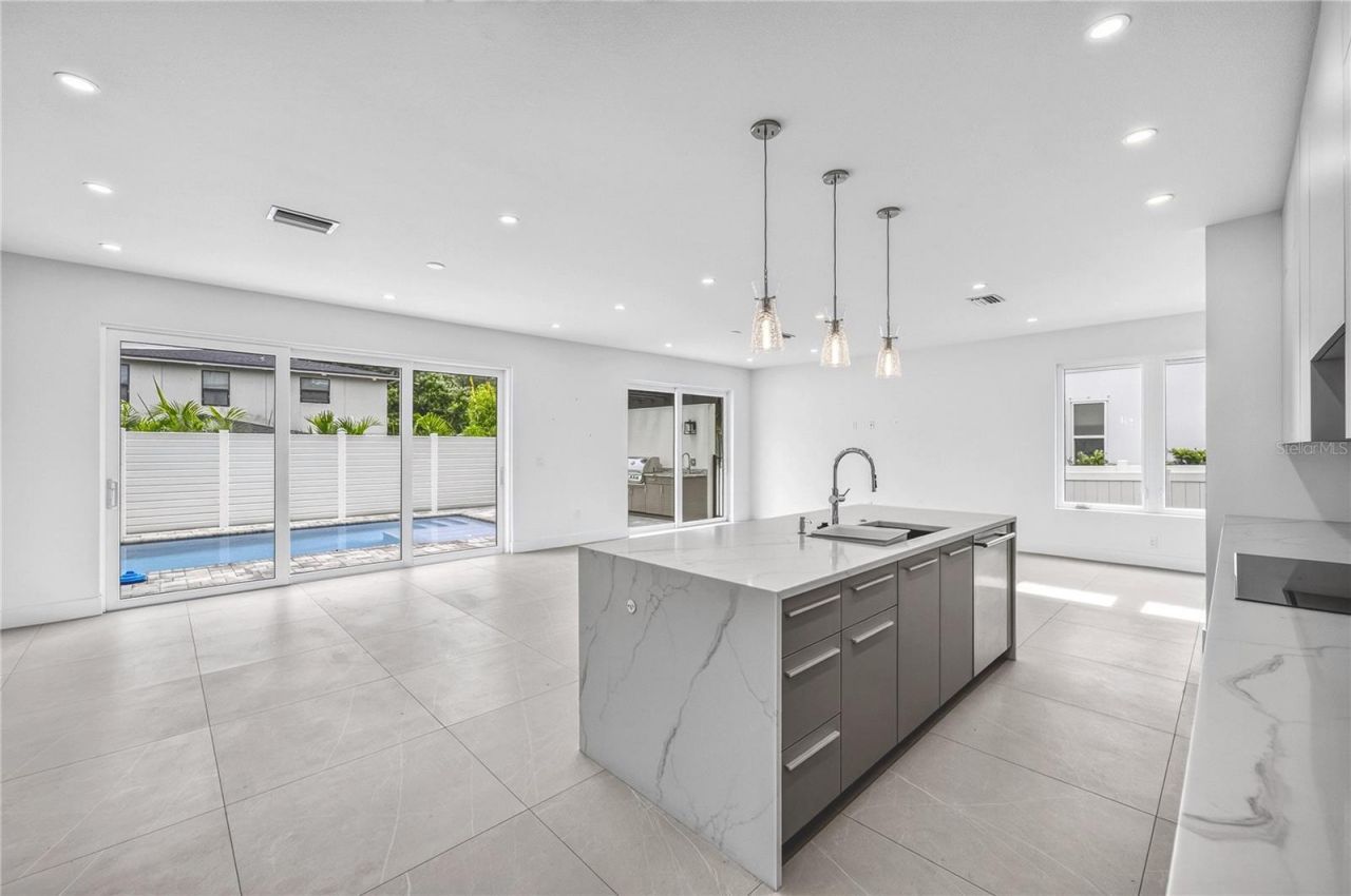 2590 Floyd Street, Sarasota, FL 34239 Photo