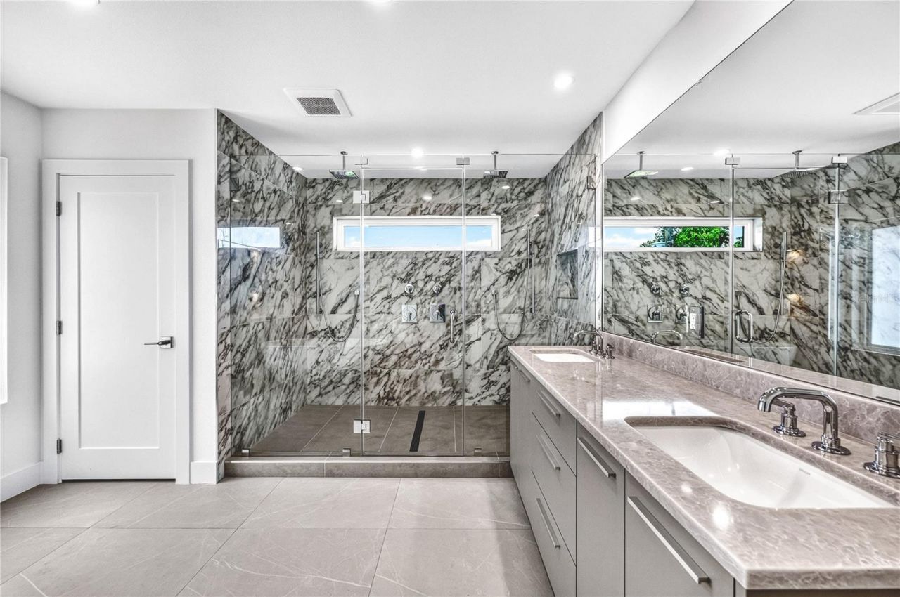 2590 Floyd Street, Sarasota, FL 34239 Photo