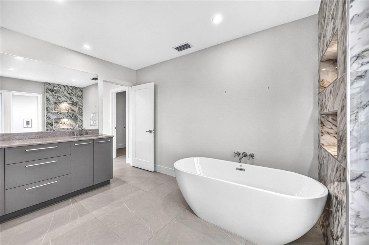 2590 Floyd Street, Sarasota, FL 34239 Photo