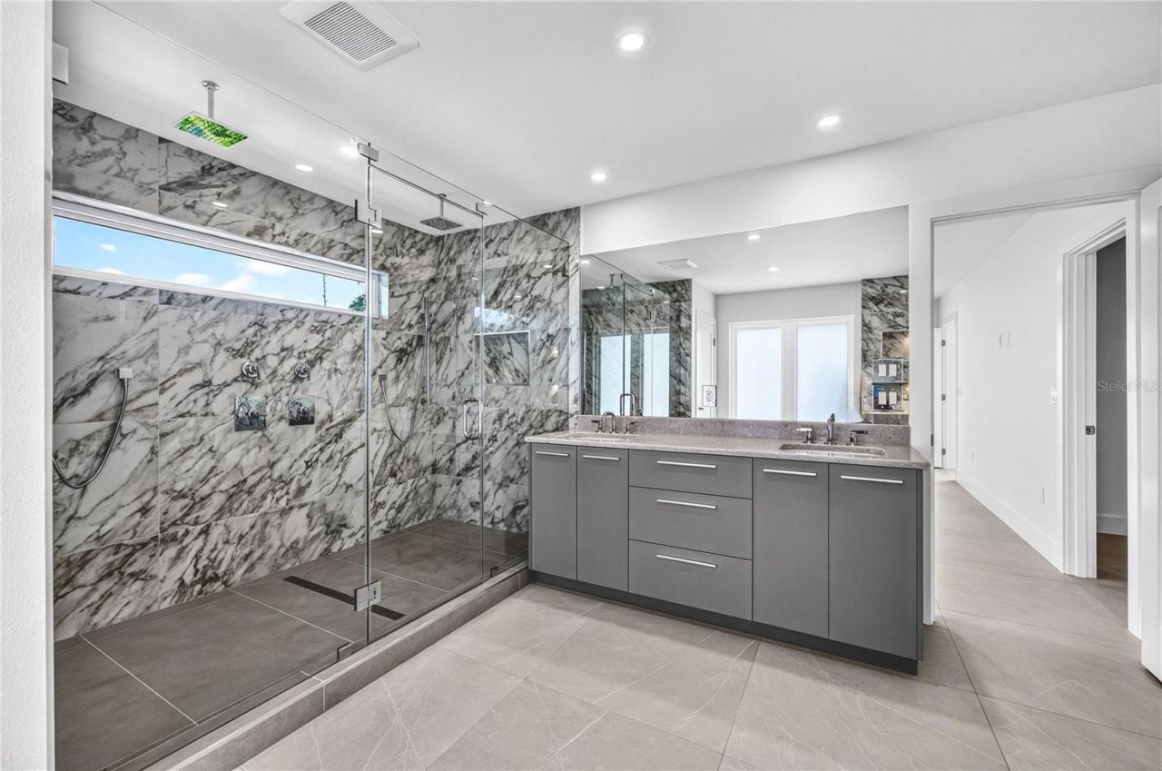 2590 Floyd Street, Sarasota, FL 34239 Photo