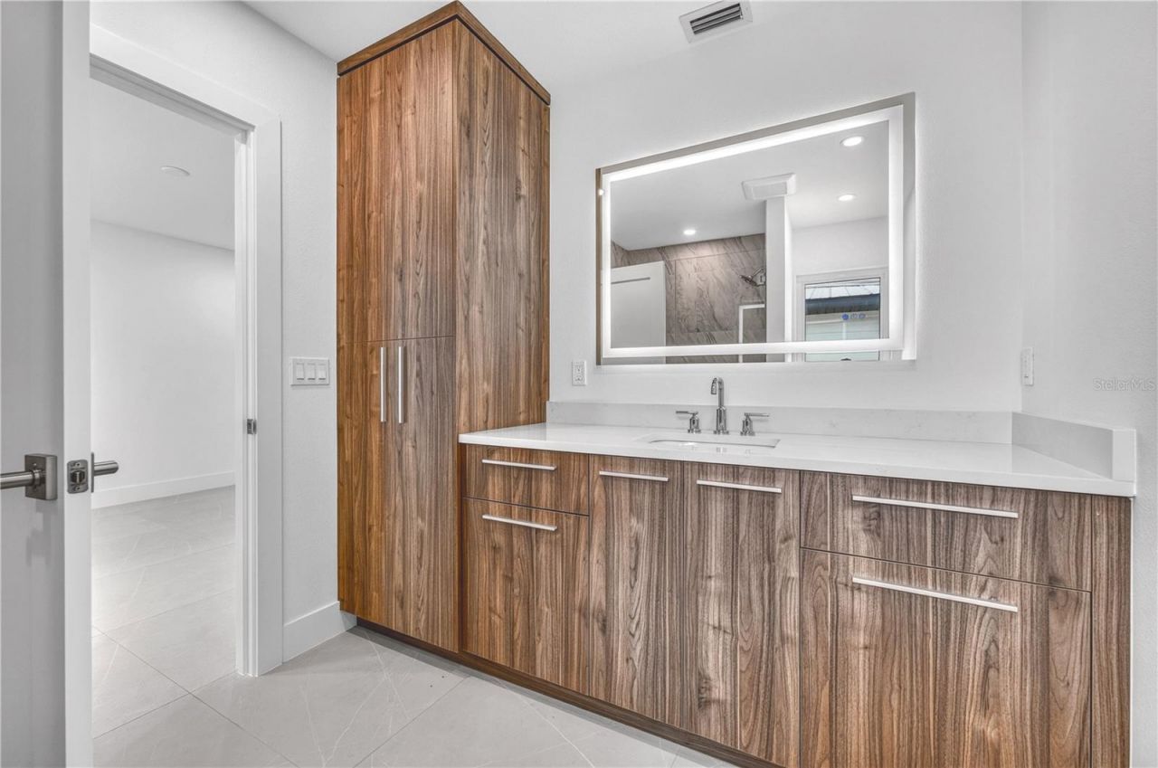 2590 Floyd Street, Sarasota, FL 34239 Photo