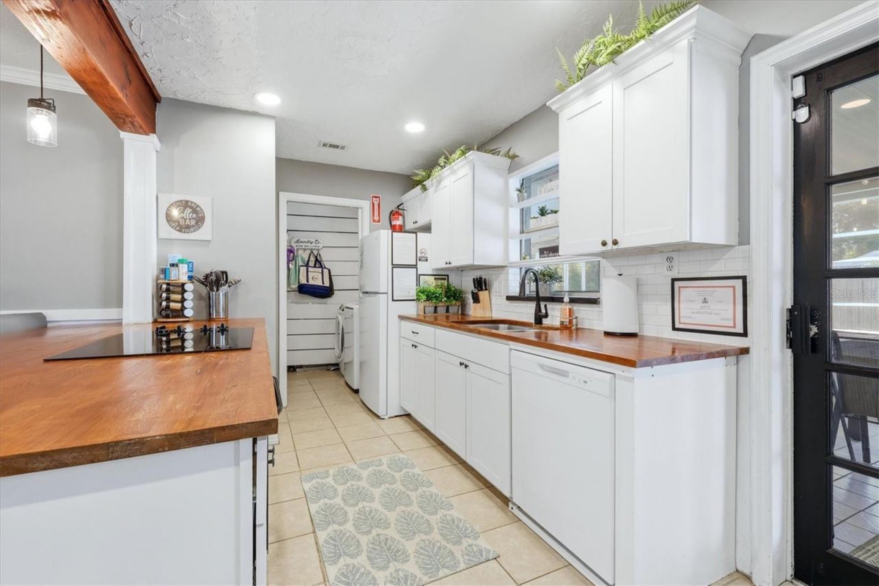 3818 Buckeye Circle, Sarasota, FL 34232 Photo