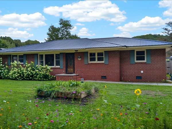 202 Peachtree Street, Fairmount, GA 30139