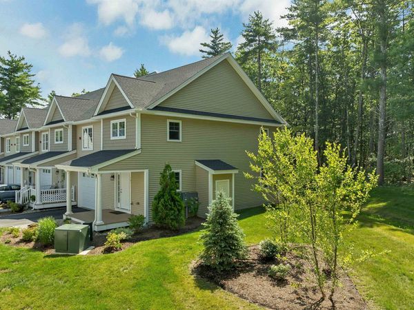 101 Centerwood Way, Manchester, NH 03102