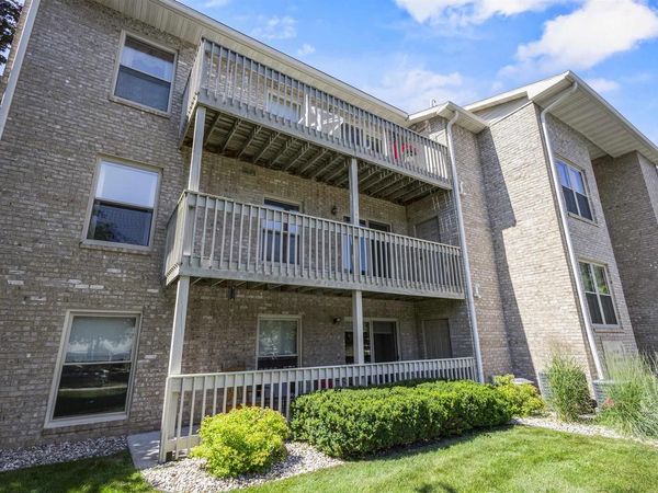 1600 RUSTIC OAKS COURT, Unit 11, Green Bay, WI 54301