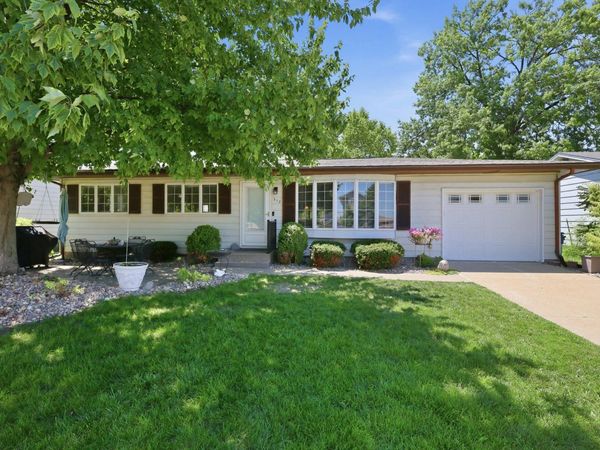 512 N 1st Street , Eldridge, IA 52748