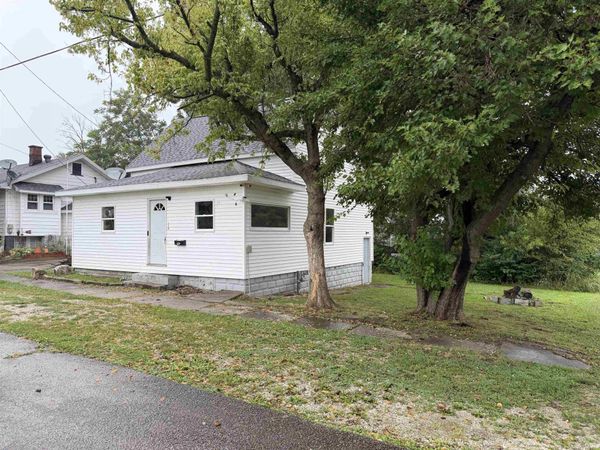 118 S Clay Street, Oakland City, IN 47660