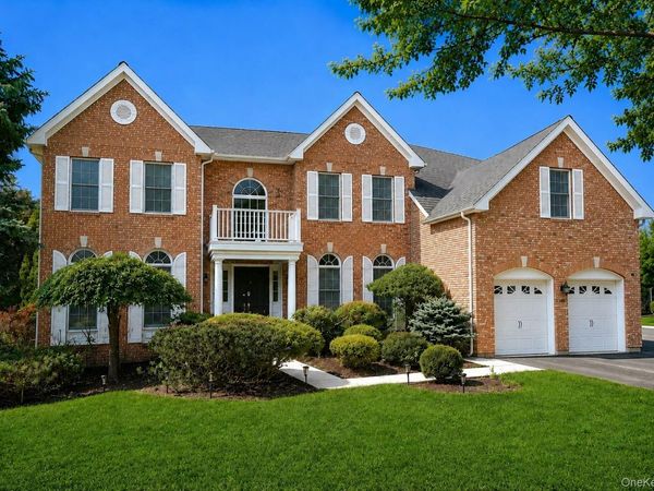 16 Eagle Court, White Plains, NY 10605