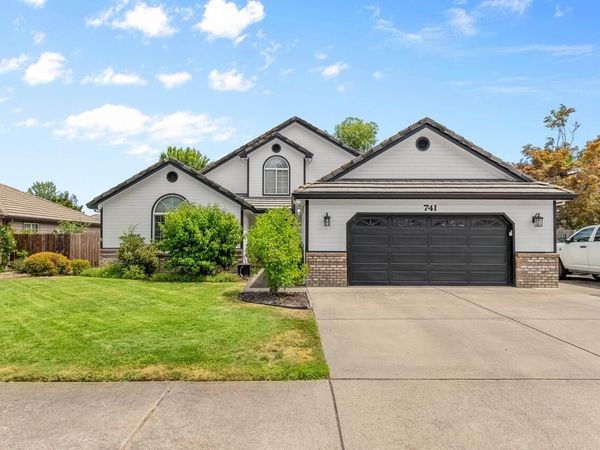 741 Lynn Lane, Central Point, OR 97502