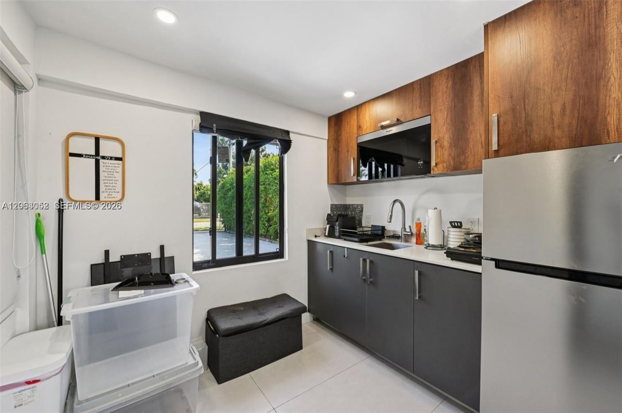 5152 SW 6th St , Unit B, Miami, FL 33134 Photo