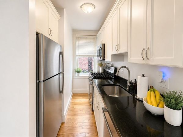 29 Grove St, Unit 6, Boston, MA 02114