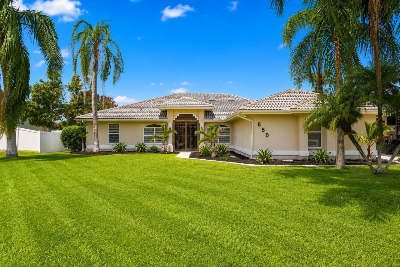 650 SE Hidden River Drive, Port Saint Lucie, FL 34983 Photo
