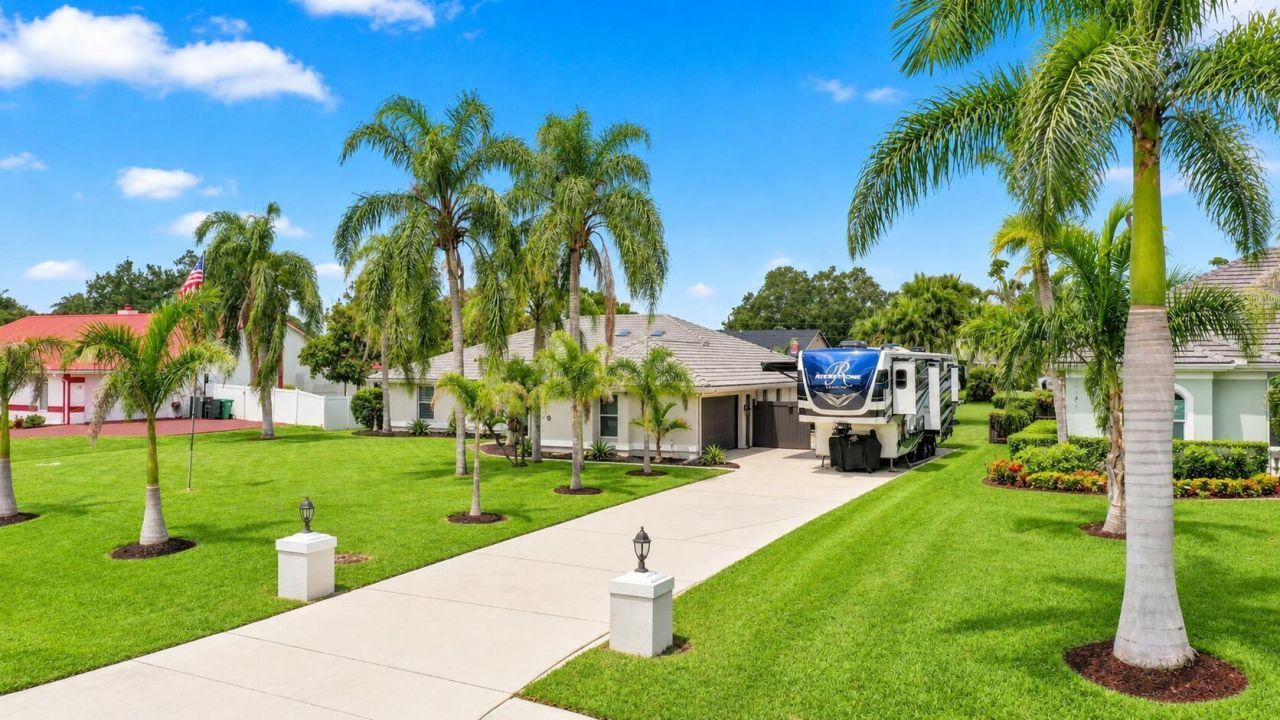 650 SE Hidden River Drive, Port Saint Lucie, FL 34983 Photo