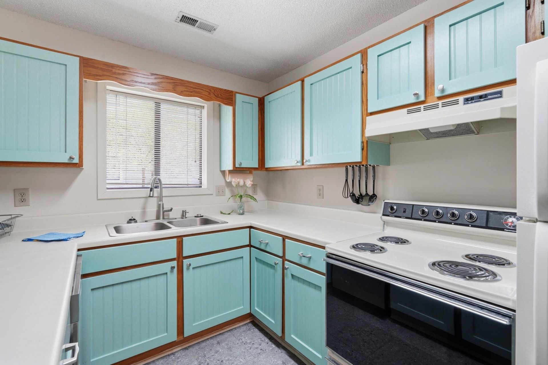 500 Fairway Village Dr. Photo 19