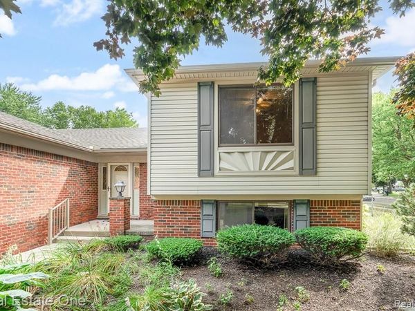 3444 Eagle Drive, Troy, Mi 48083