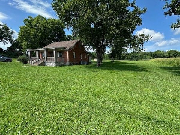 124 Sanders Ferry Rd , Hendersonville, TN 37075