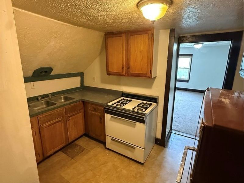 1010 5th Avenue, Akron, OH 44306 Photo 6