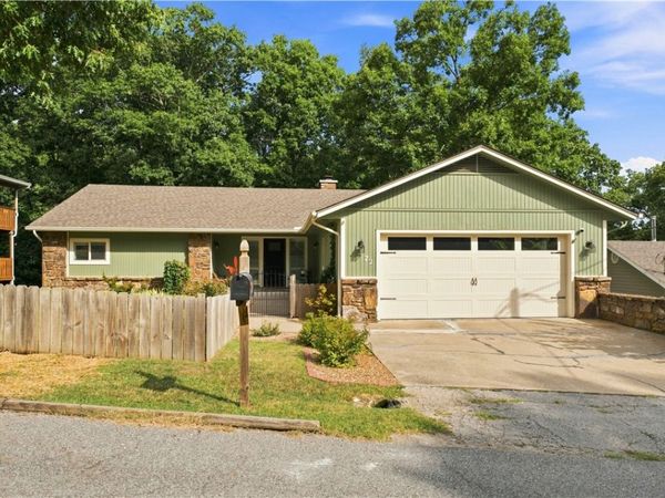 72 Elizabeth Drive, Bella Vista, AR 72715