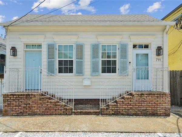 711 UPPERLINE Street, New Orleans, LA 70115