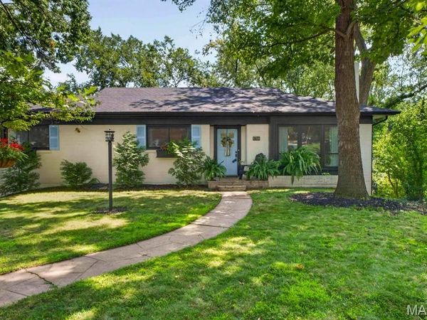 8704 W Kingsbury Avenue, St Louis, MO 63124