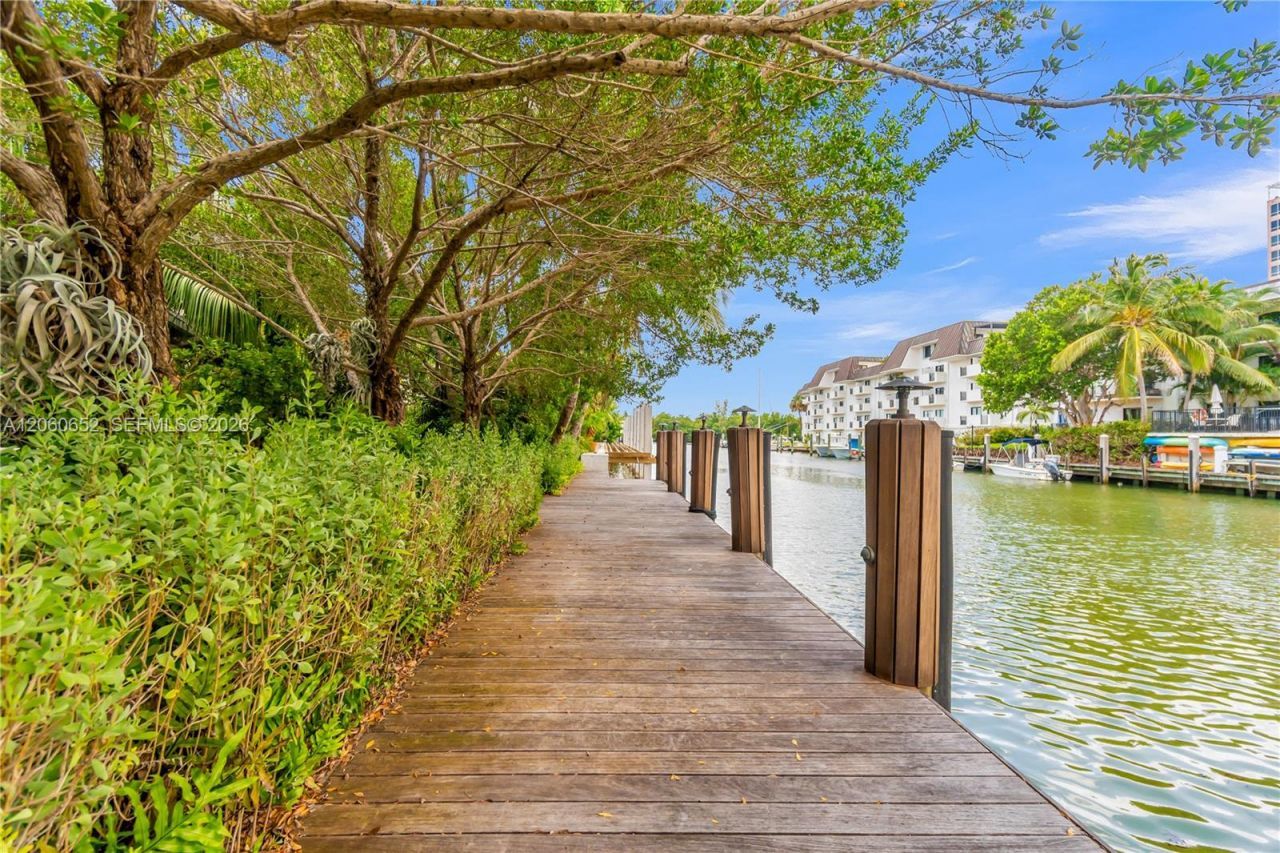 6840 Sunrise Pl, Coral Gables, FL 33133 Photo