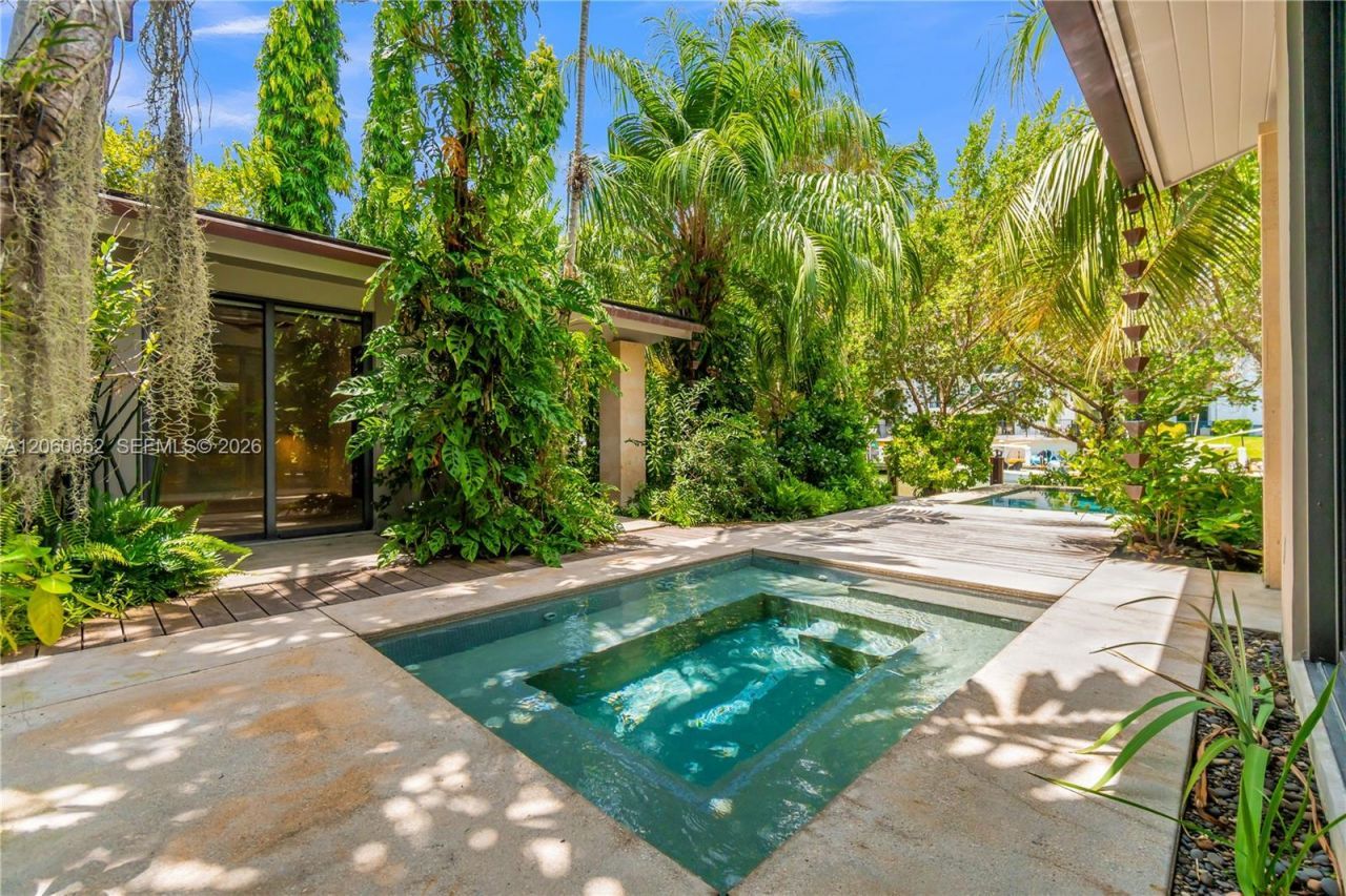 6840 Sunrise Pl, Coral Gables, FL 33133 Photo