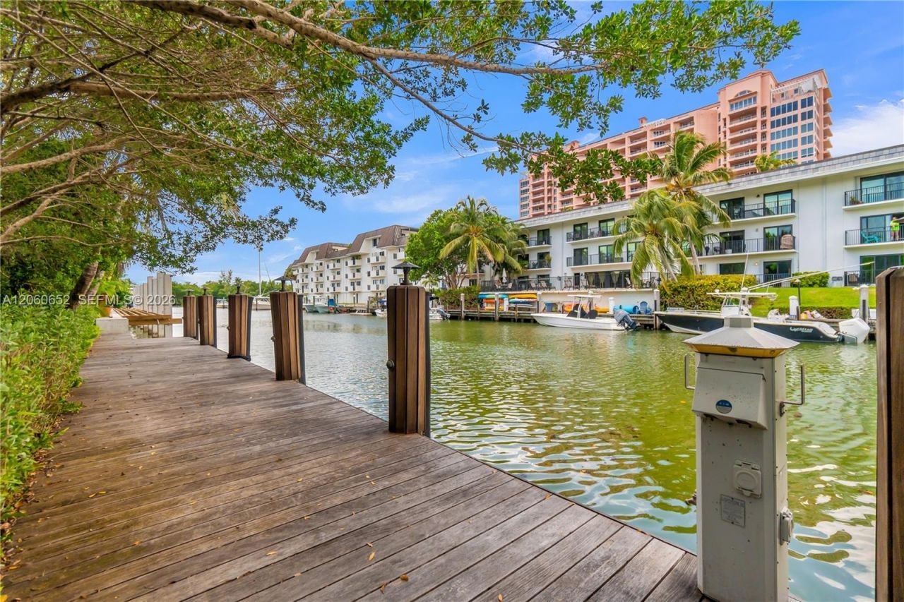 6840 Sunrise Pl, Coral Gables, FL 33133 Photo