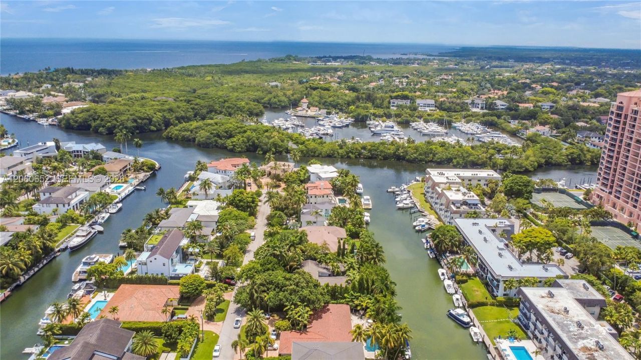 6840 Sunrise Pl, Coral Gables, FL 33133 Photo