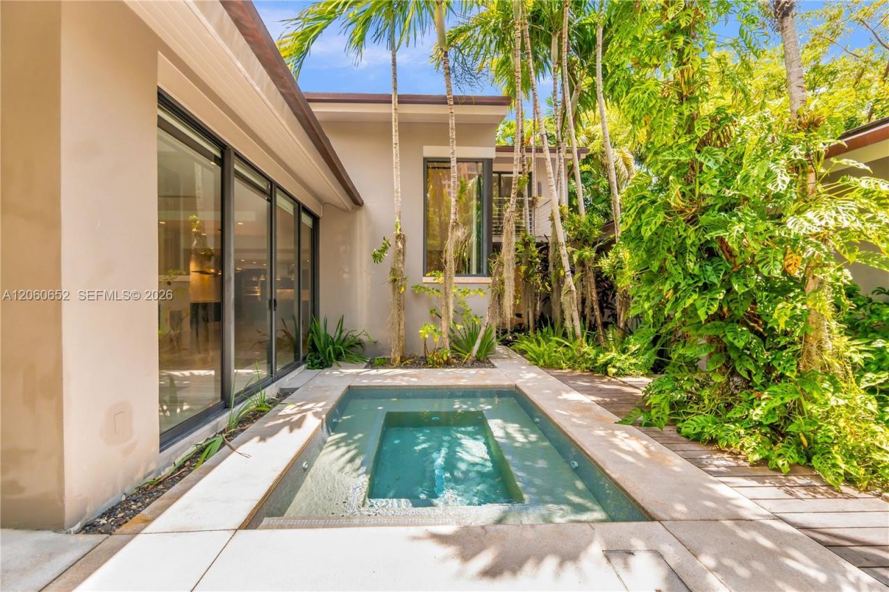6840 Sunrise Pl, Coral Gables, FL 33133 Photo