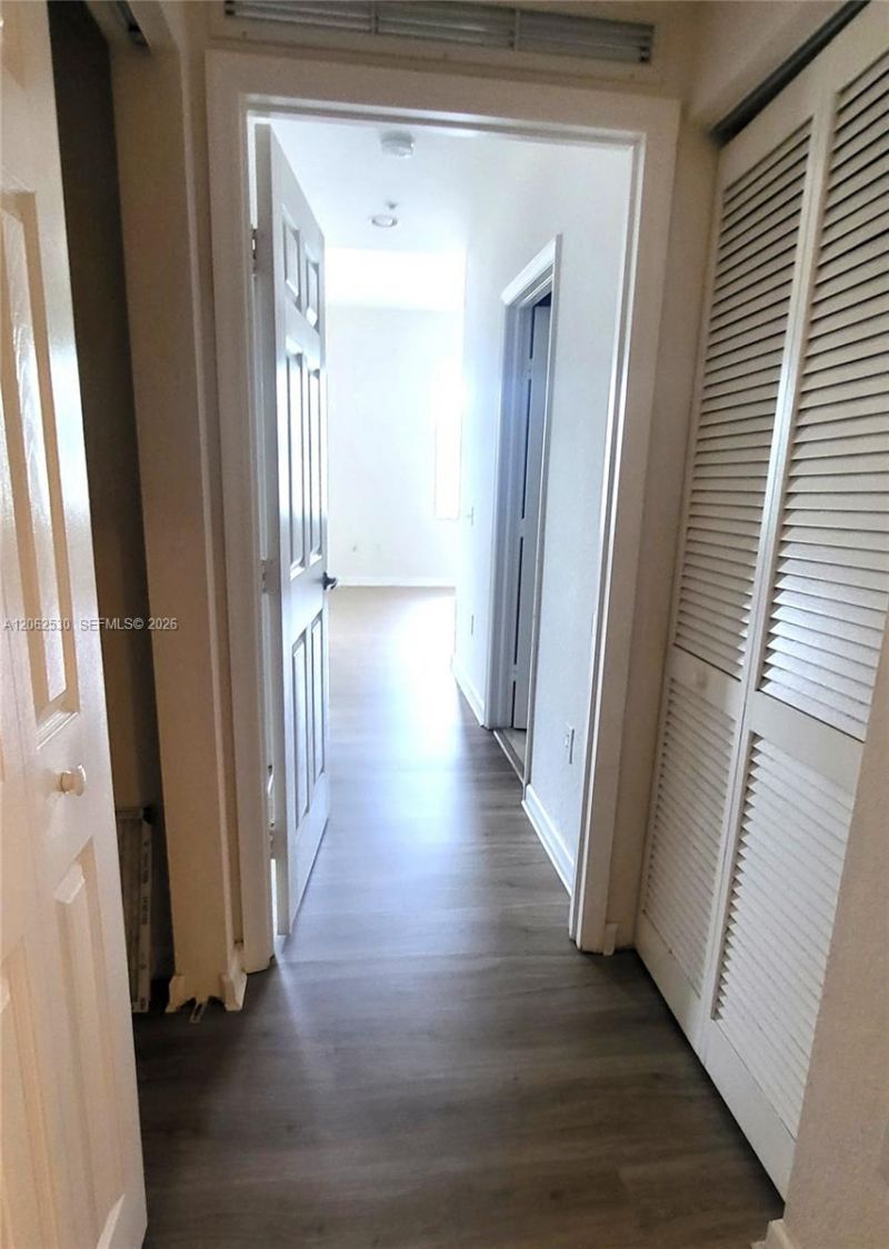 1650 Presidential Way, Unit 208, West Palm Beach, FL 33401 Photo