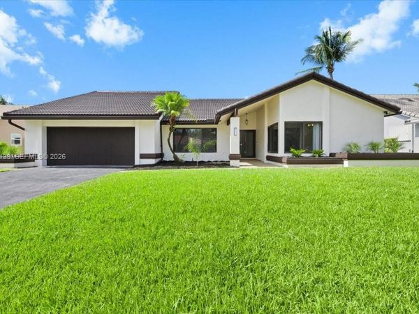 9272 NW 18th St, Plantation, FL 33322