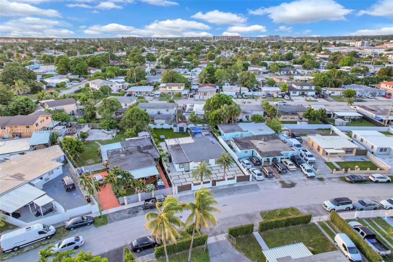 831 E 10th Pl , Hialeah, FL 33010 Photo