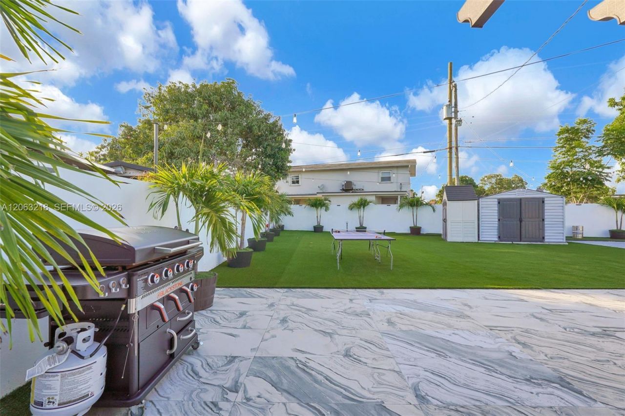 831 E 10th Pl , Hialeah, FL 33010 Photo