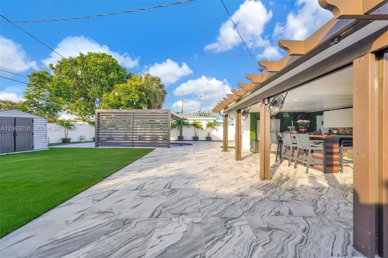 831 E 10th Pl , Hialeah, FL 33010 Photo