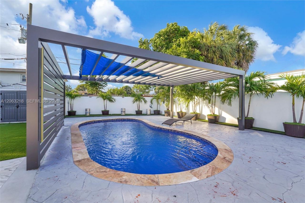 831 E 10th Pl , Hialeah, FL 33010 Photo