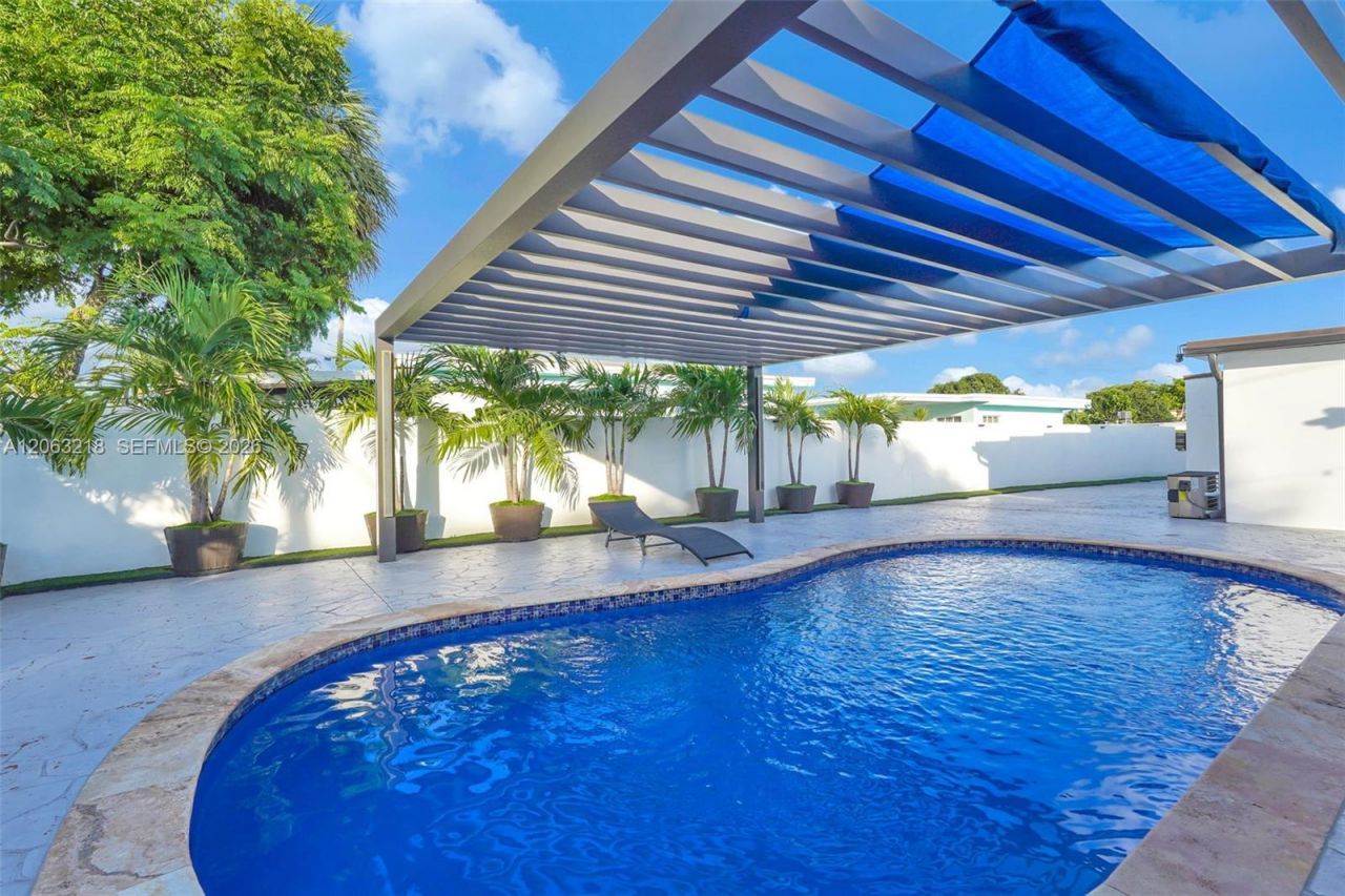 831 E 10th Pl , Hialeah, FL 33010 Photo