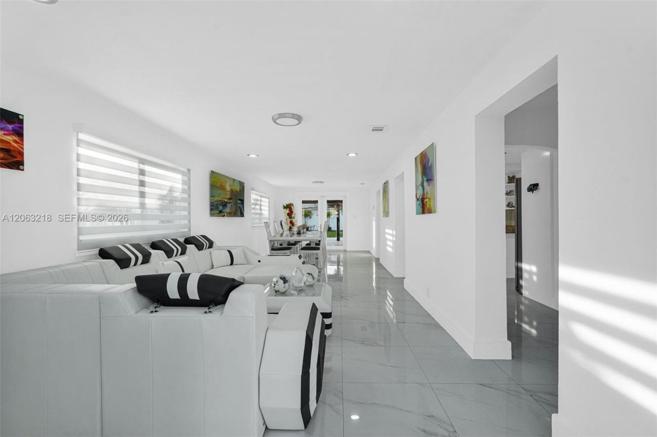 831 E 10th Pl , Hialeah, FL 33010 Photo