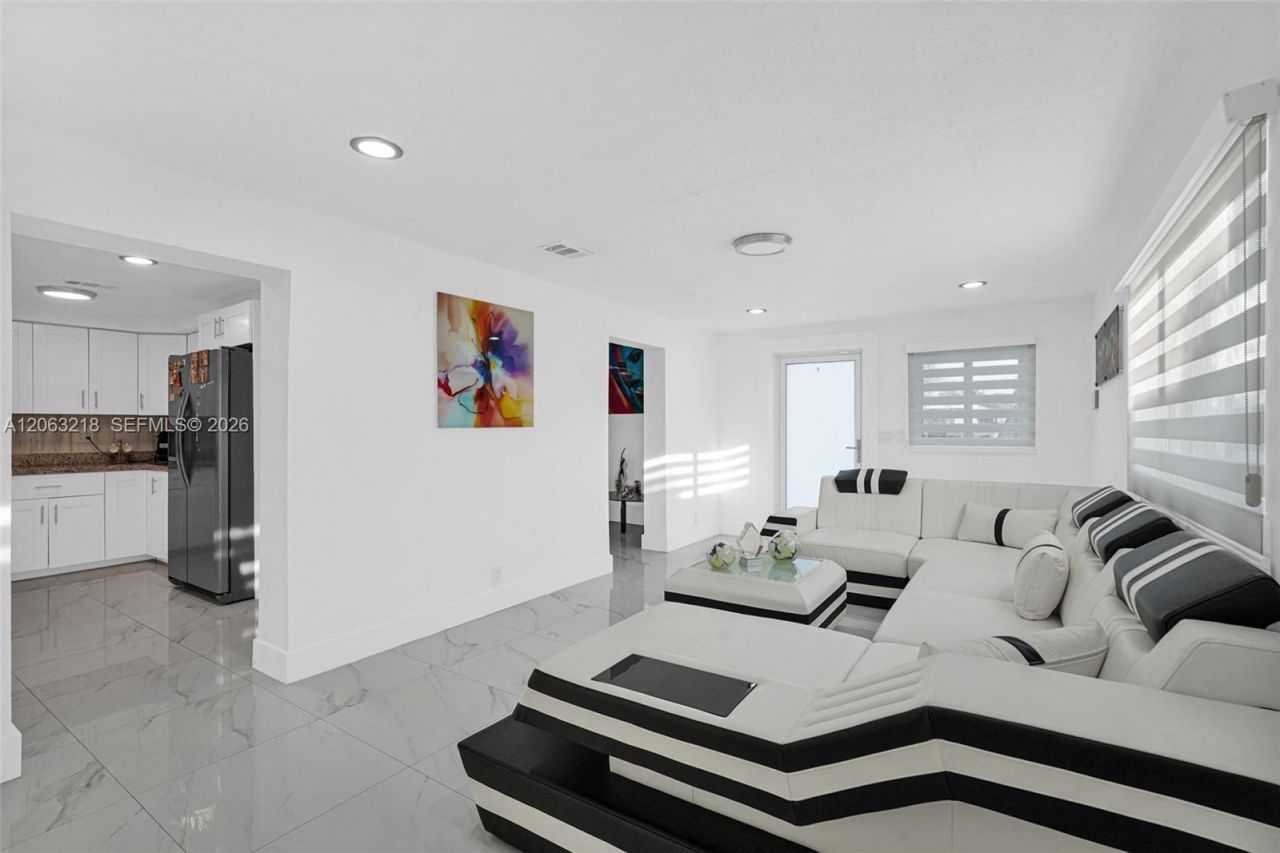 831 E 10th Pl , Hialeah, FL 33010 Photo