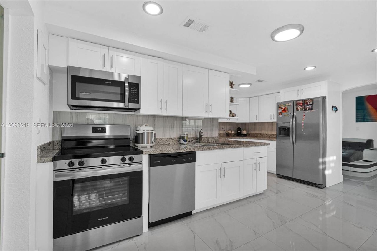 831 E 10th Pl , Hialeah, FL 33010 Photo