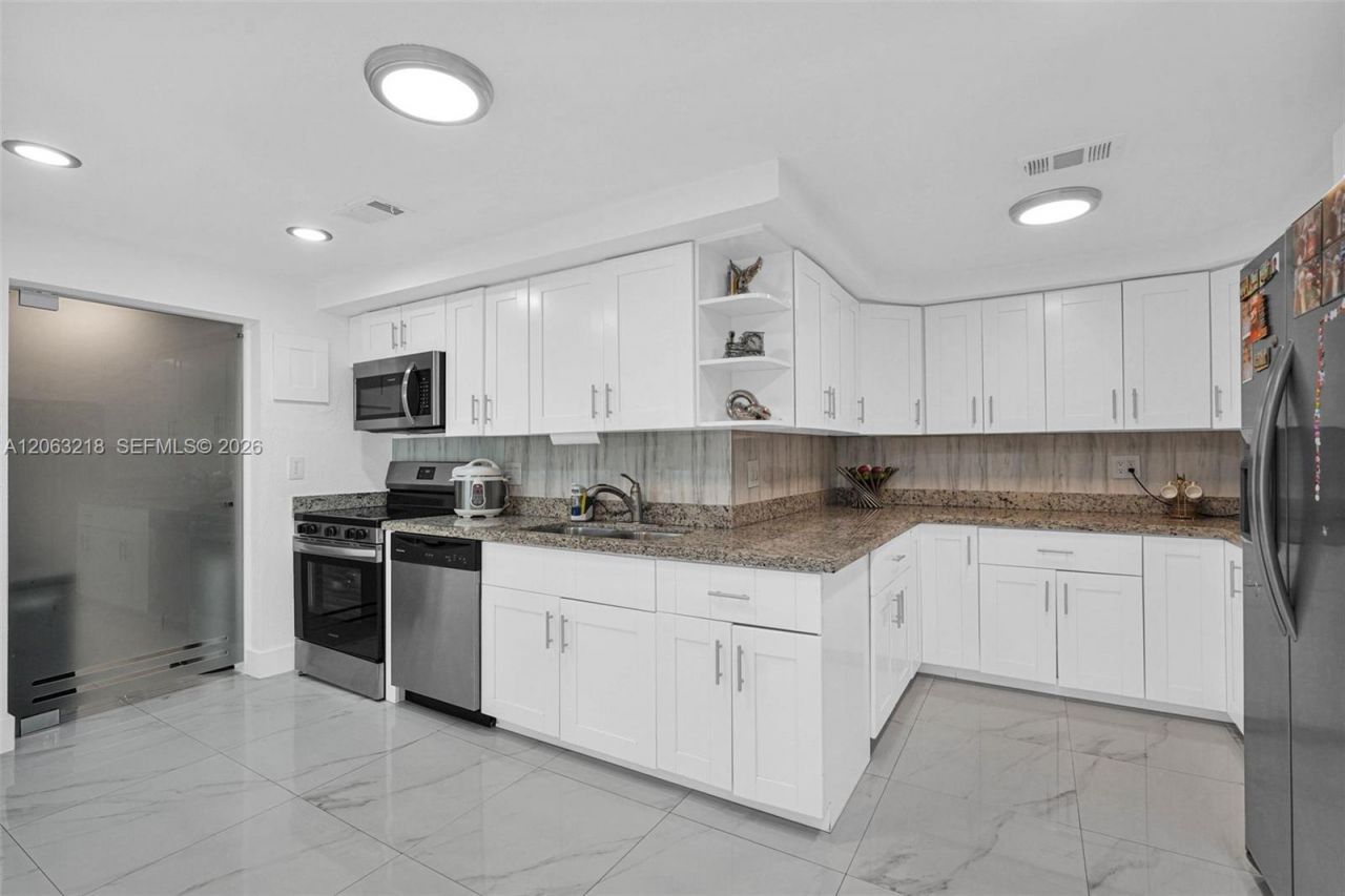 831 E 10th Pl , Hialeah, FL 33010 Photo