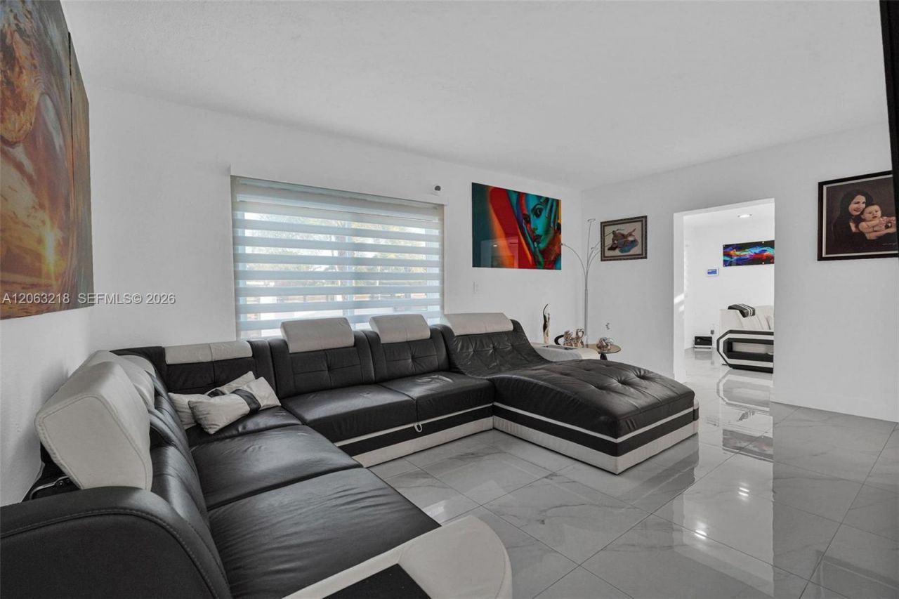 831 E 10th Pl , Hialeah, FL 33010 Photo