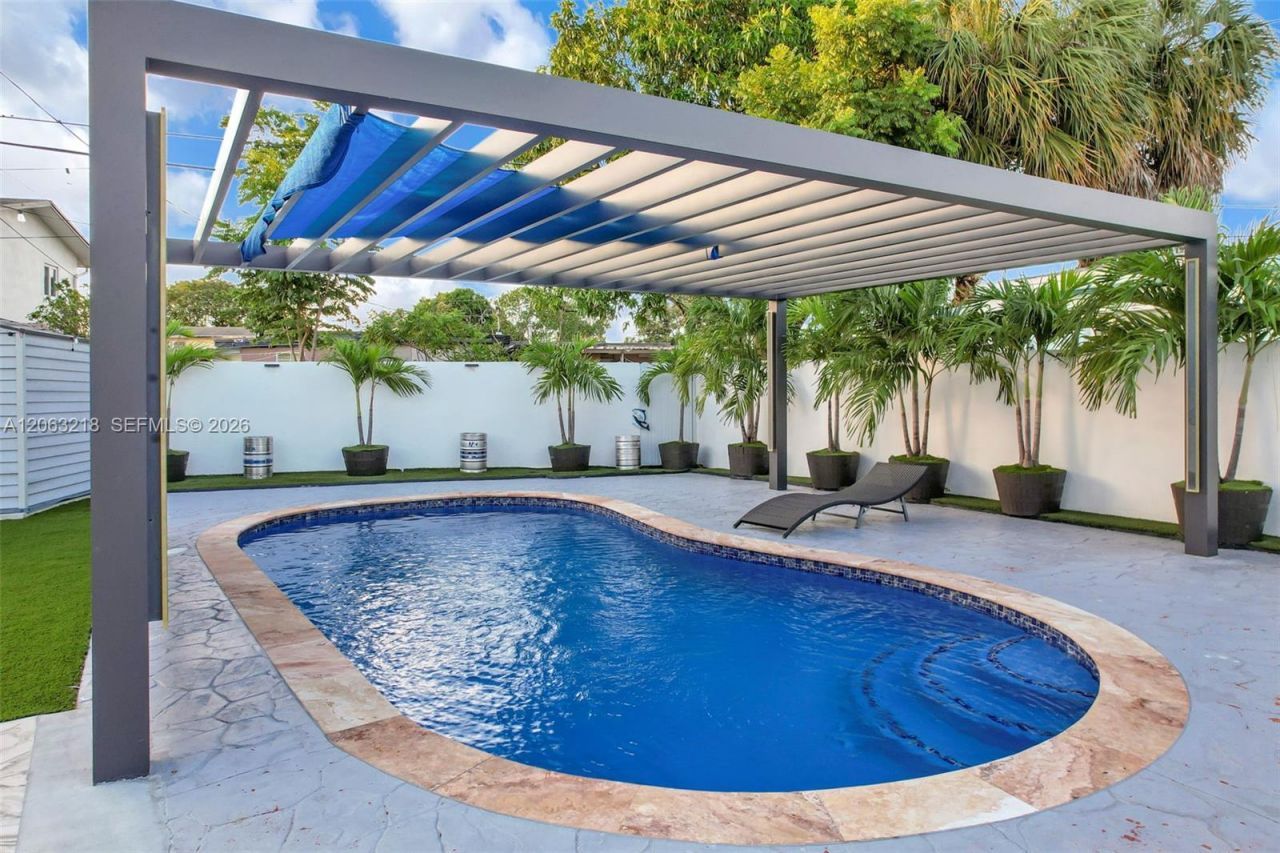 831 E 10th Pl , Hialeah, FL 33010 Photo