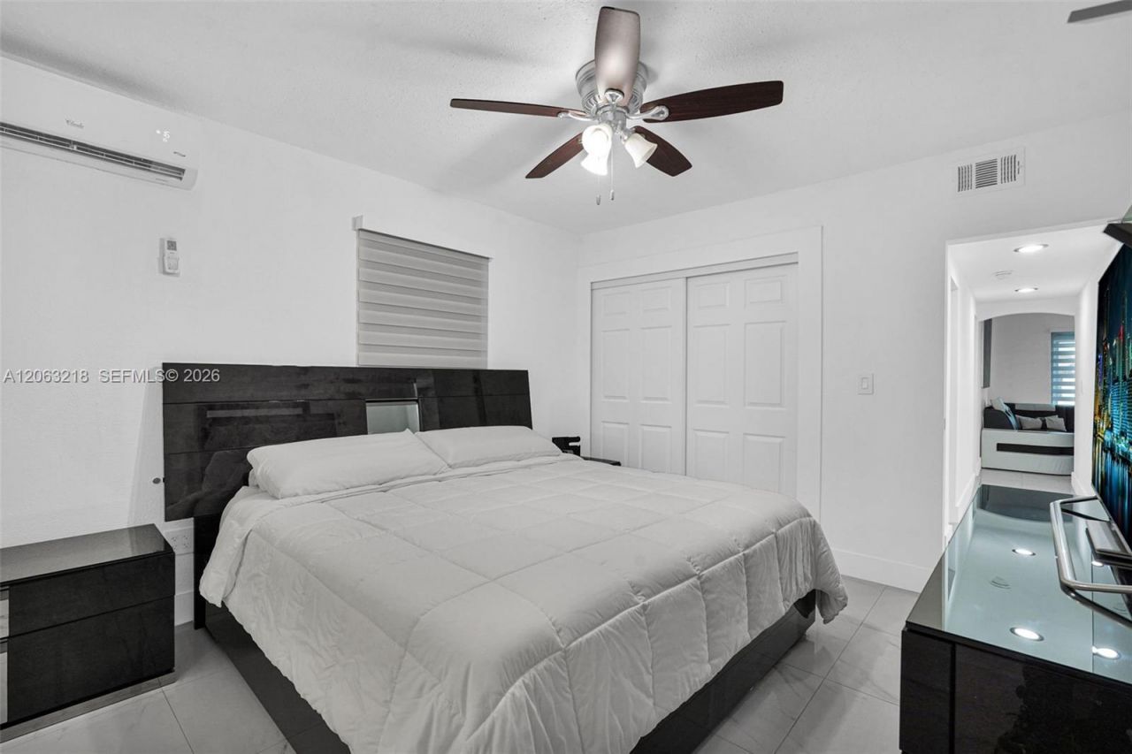 831 E 10th Pl , Hialeah, FL 33010 Photo