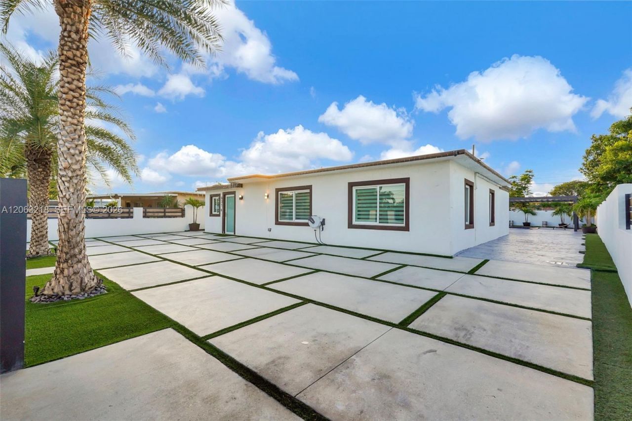 831 E 10th Pl , Hialeah, FL 33010 Photo