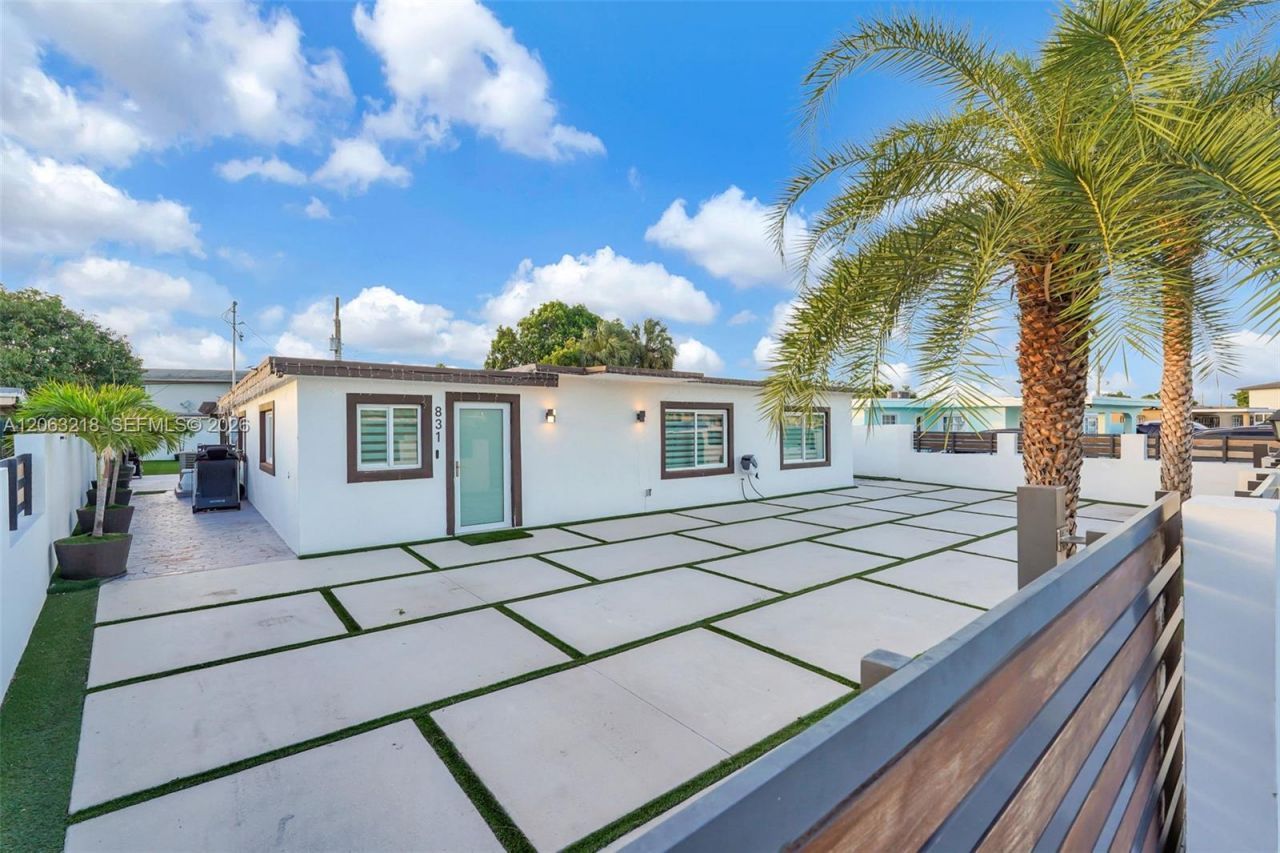 831 E 10th Pl , Hialeah, FL 33010 Photo